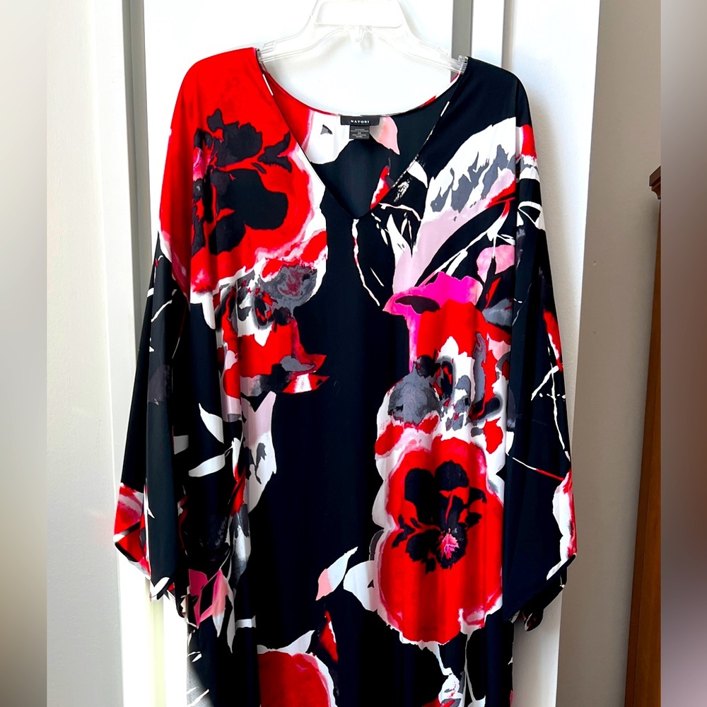 NATORI Silky Long Caftan * Size 2X * Red/Black Multi Floral * NWOT*
